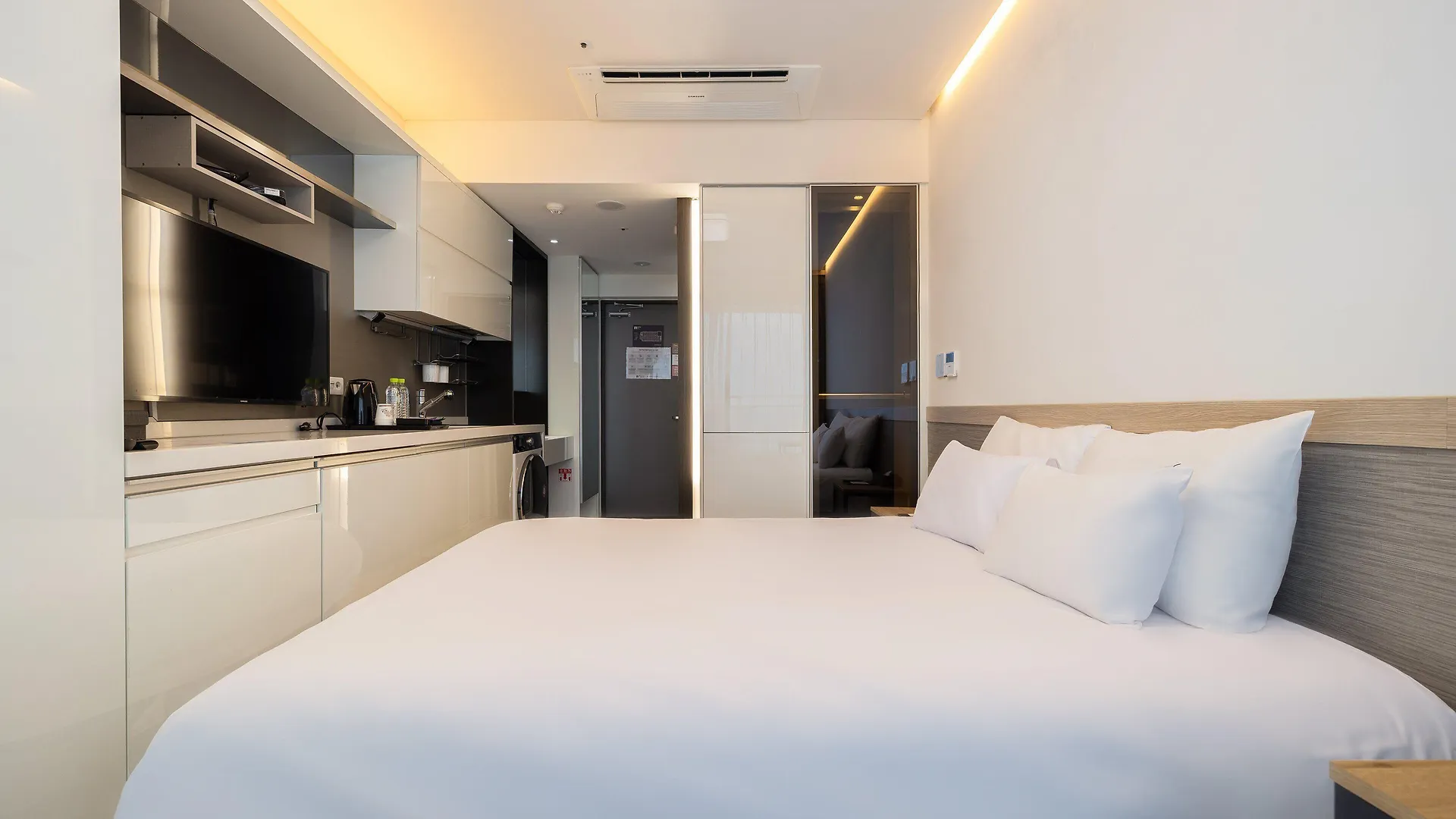 Skytop Hotel Incheon Airport 2*,