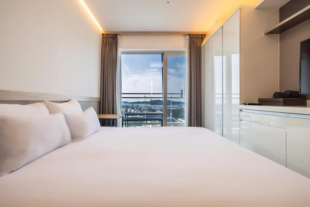 Skytop Hotel Incheon Airport 2*,